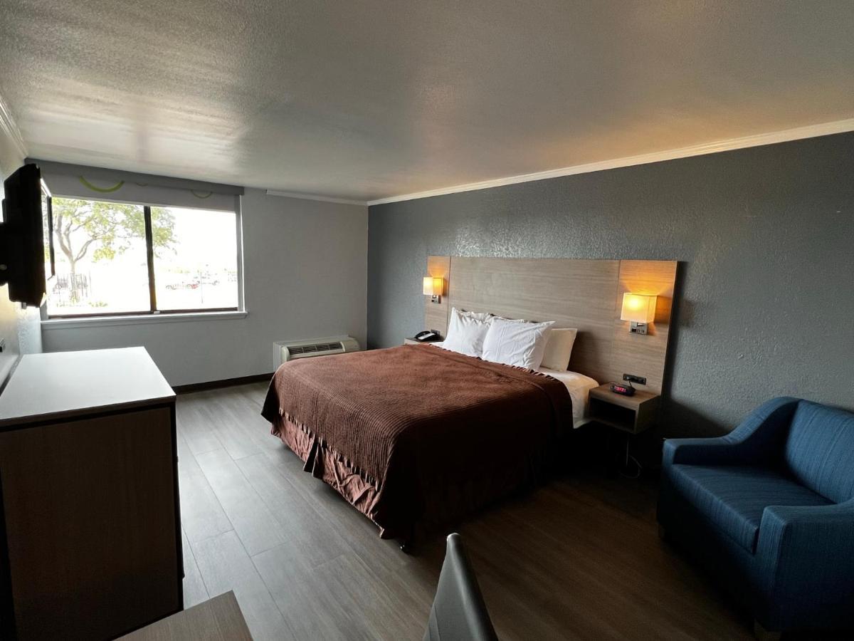Super 8 By Wyndham Fort Worth Entertainment District מראה חיצוני תמונה