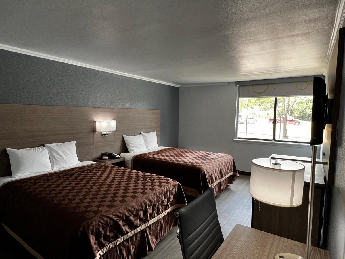 Super 8 By Wyndham Fort Worth Entertainment District מראה חיצוני תמונה