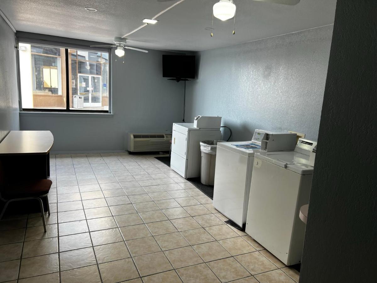 Super 8 By Wyndham Fort Worth Entertainment District מראה חיצוני תמונה